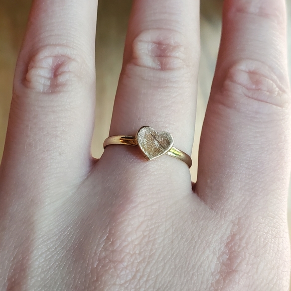 NWOT Tiny Gold Heart Ring size 7 - Picture 5 of 13